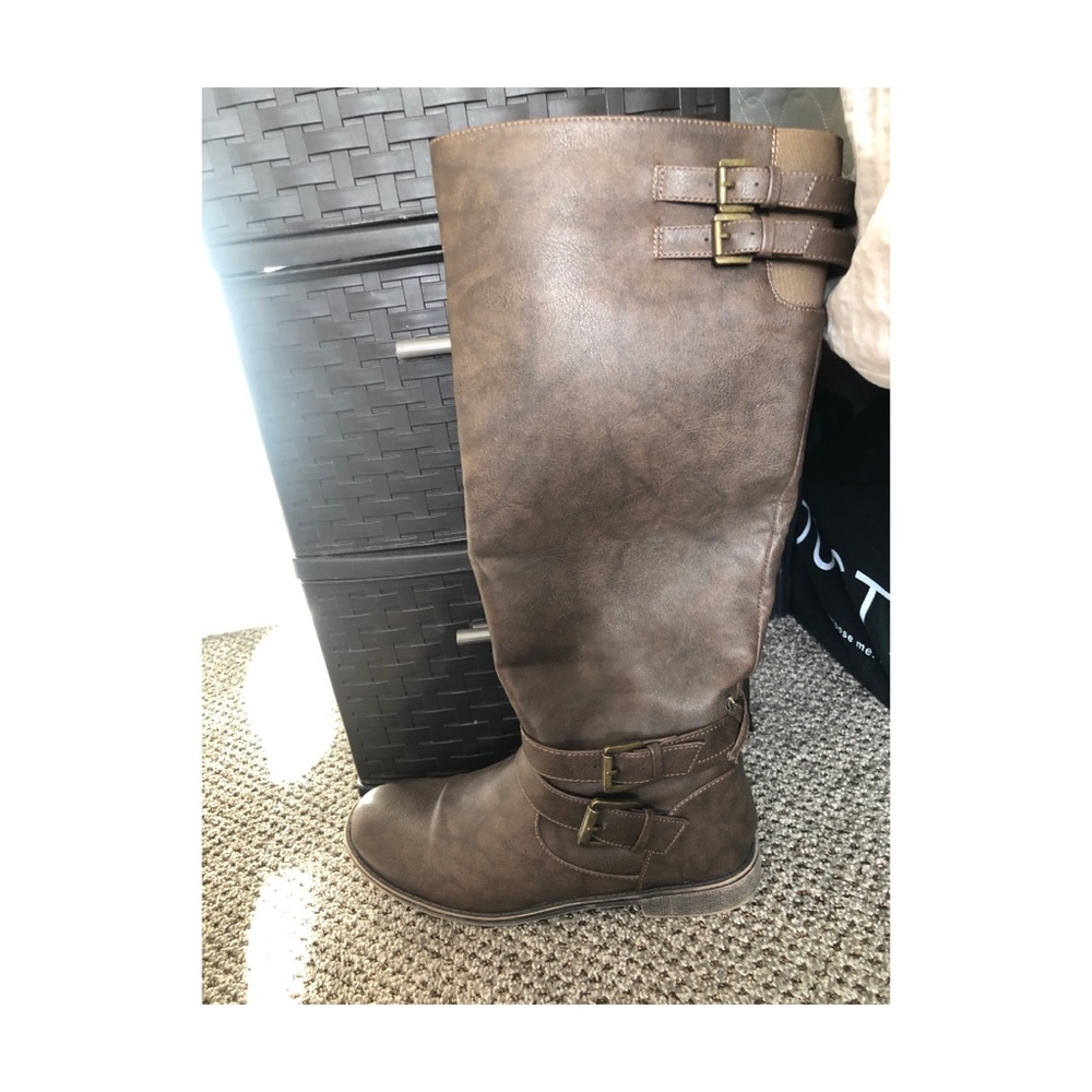 Casual brown below the knee boots